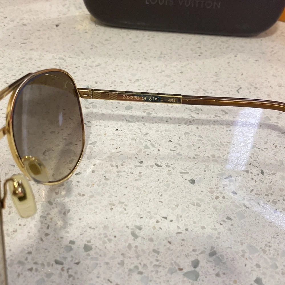 Louis Vuitton Aviator sunglasses - Picture 13 of 16